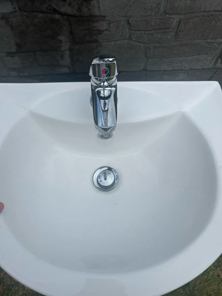Basin & pedestal - Image 1