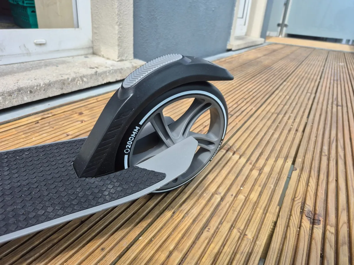 Aero A200 Foldable Adult Scooter - Image 3