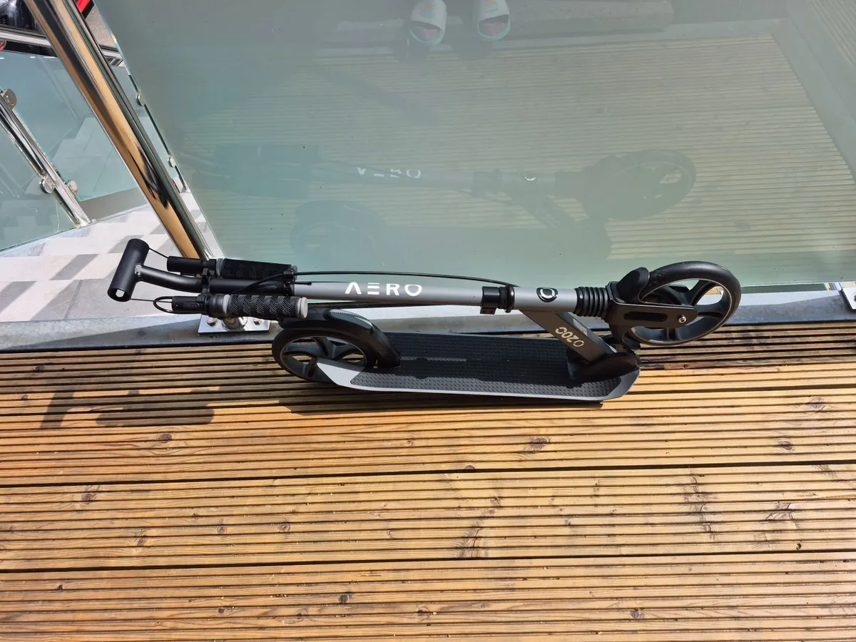 Aero A200 Foldable Adult Scooter - Image 4