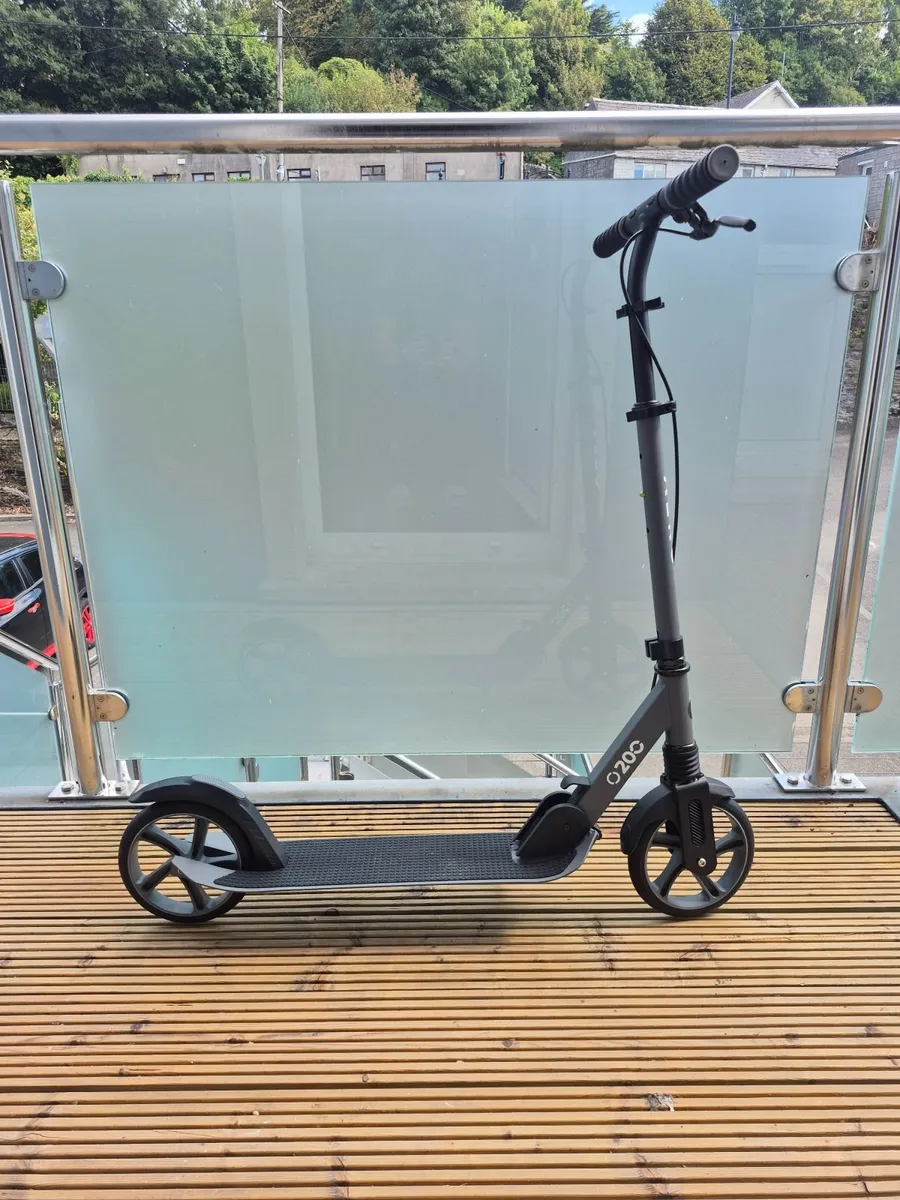 Aero A200 Foldable Adult Scooter - Image 1