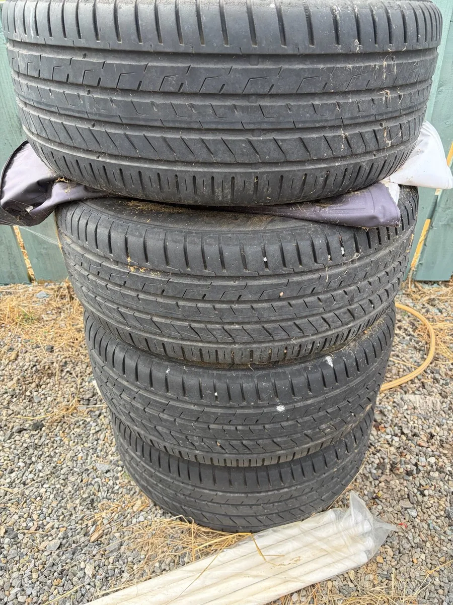 Alloy wheels and hella Rallye 3000 spotlights - Image 2