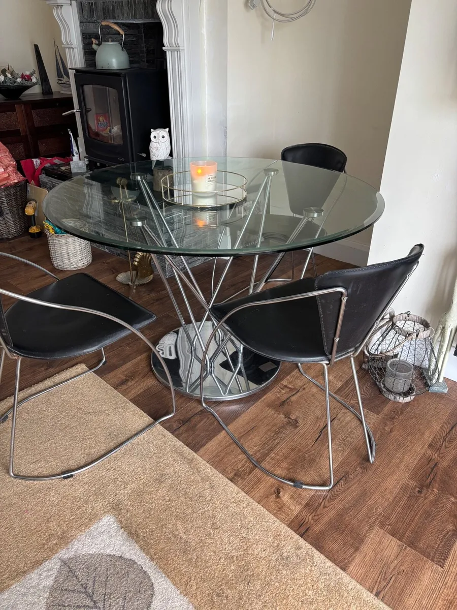 Dining table and chairs - Image 2