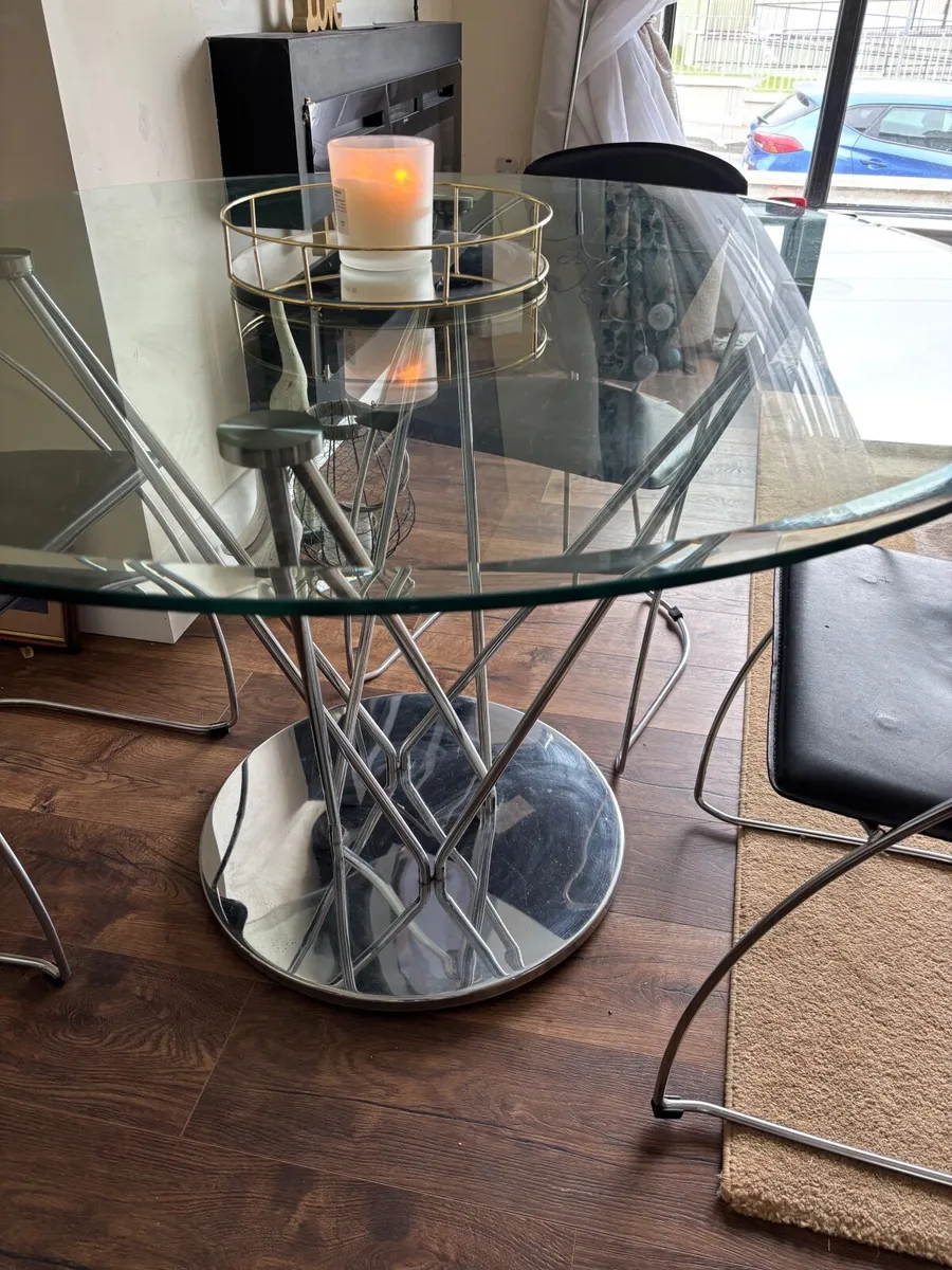 Dining table and chairs - Image 3