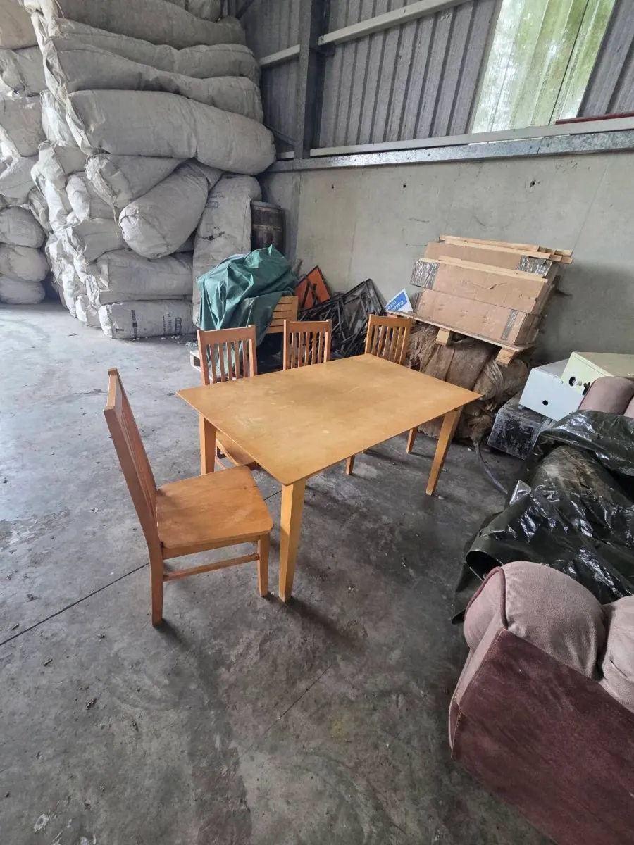 Table and chair set - Image 1