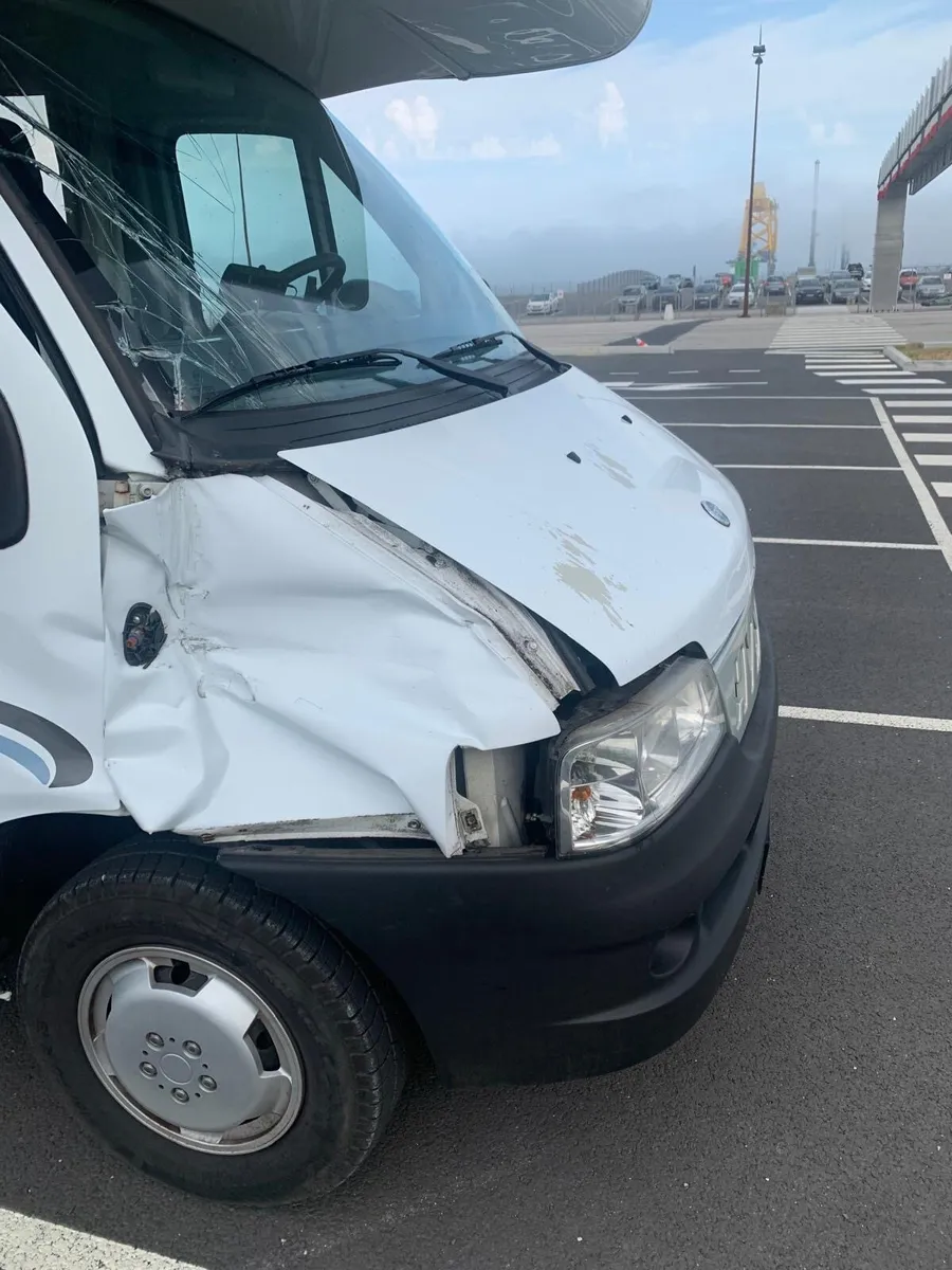 Hymer Camper Damaged - Image 4