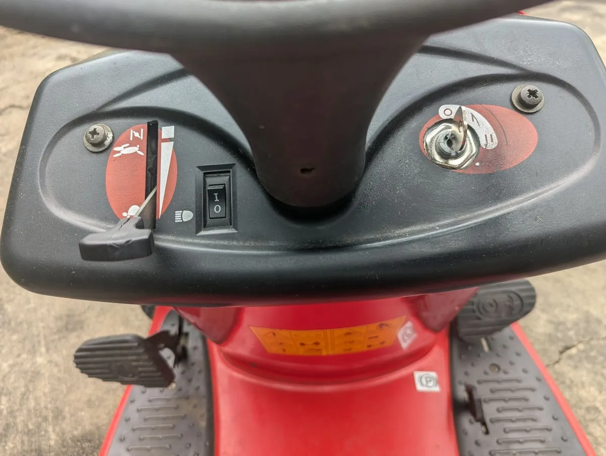 Ride on lawnmower - Image 2