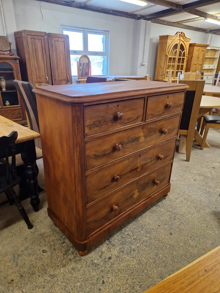 Large victorian flame mahogany chest of drawers - Image 2