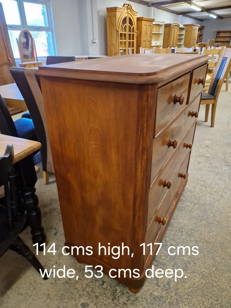 Large victorian flame mahogany chest of drawers - Image 3