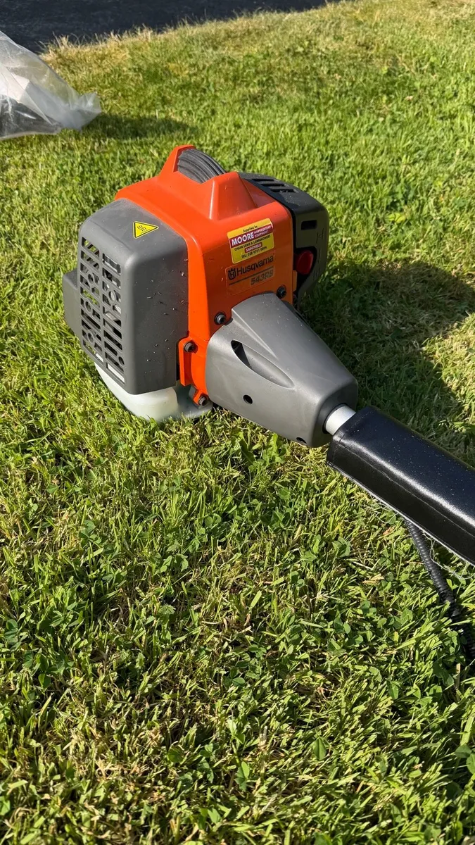 Husqvarna strimmer brush cutter used once - Image 3