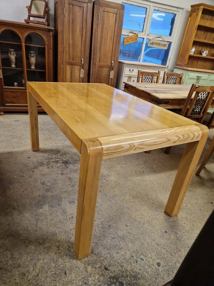 Light oak table, 4 oak leather chairs - Image 2