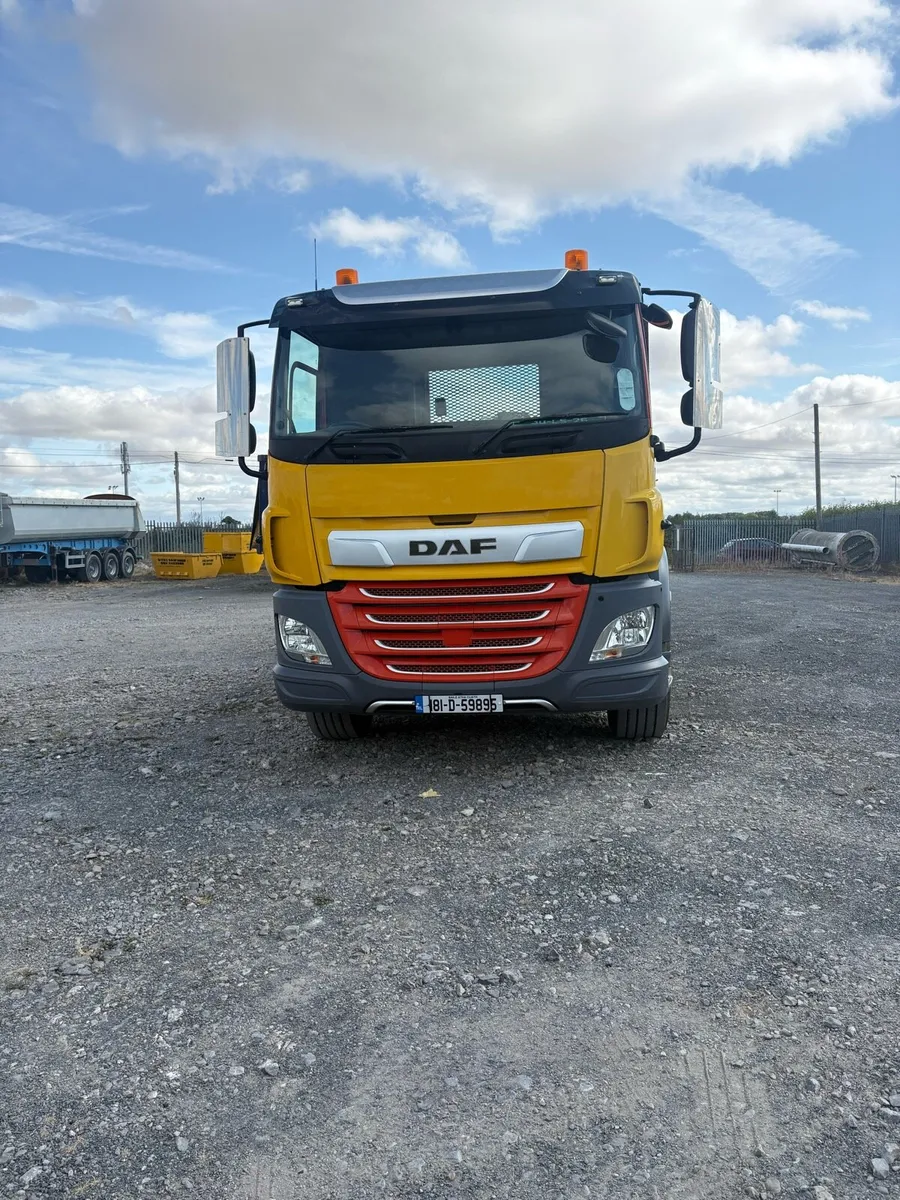 DAF 6 by 2 WITH REAR MOUNTED CRANE - Image 4
