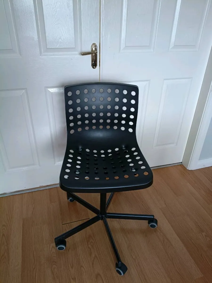 Black office desk chair - Image 2