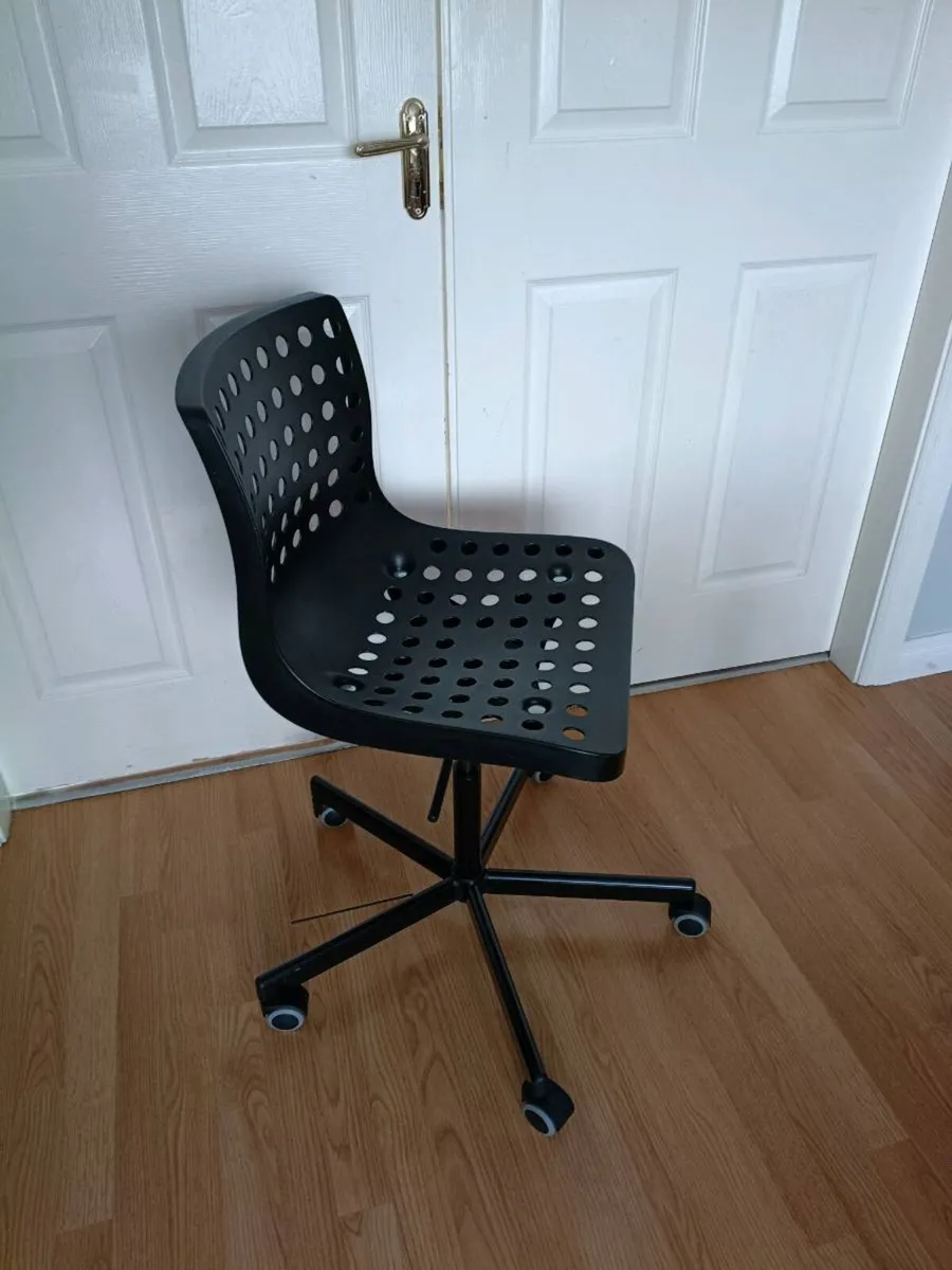 Black office desk chair - Image 4
