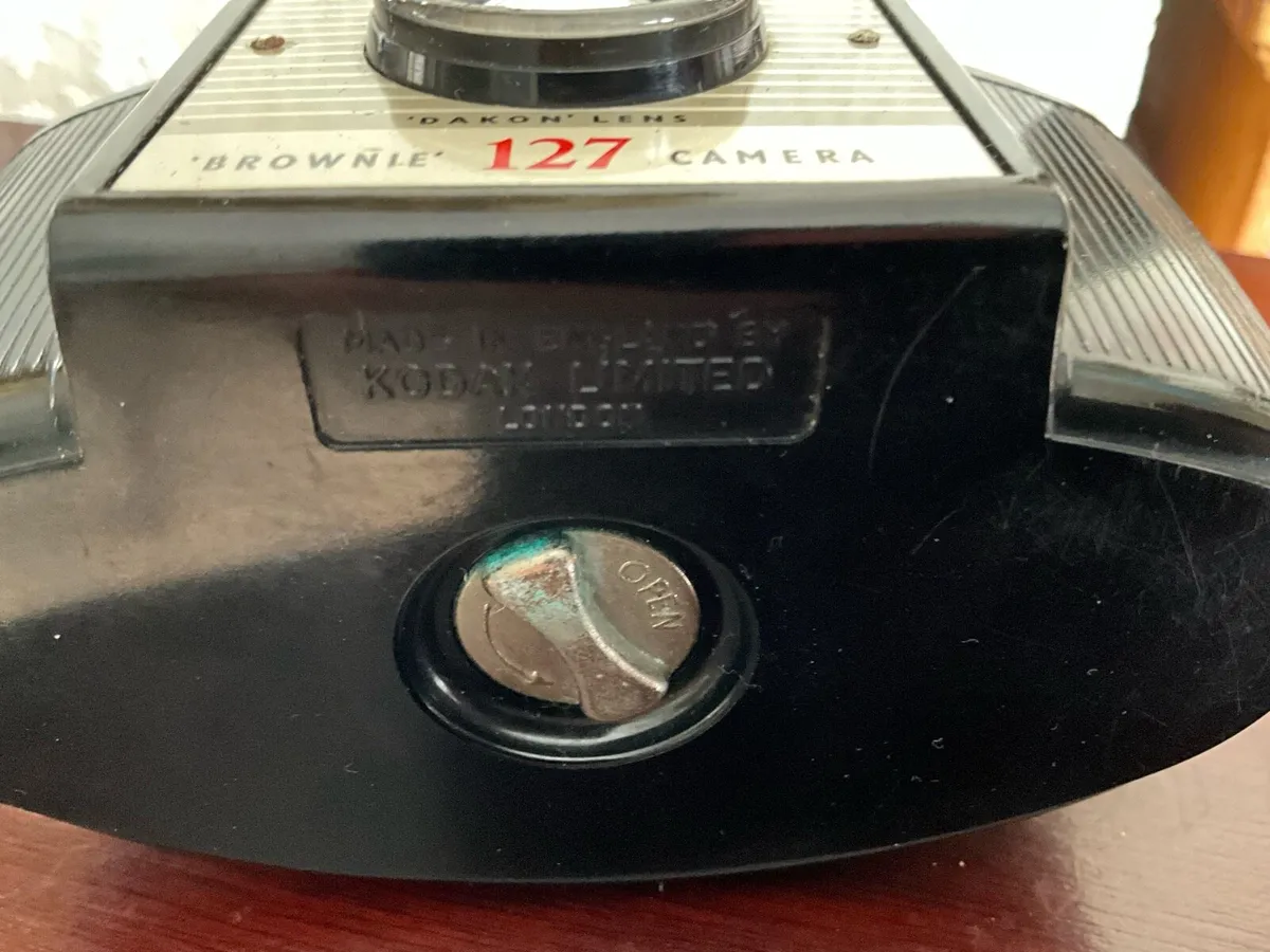 Vintage Kodak Brownie 127 Camera with Drakon Lens - Image 4
