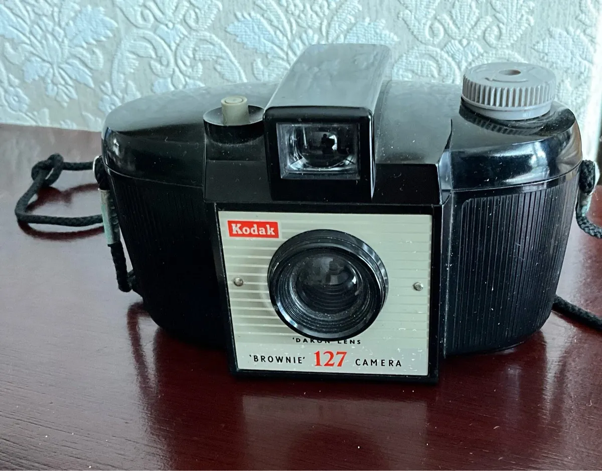 Vintage Kodak Brownie 127 Camera with Drakon Lens - Image 2