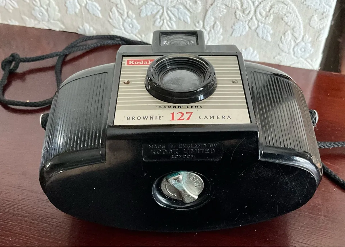Vintage Kodak Brownie 127 Camera with Drakon Lens - Image 3