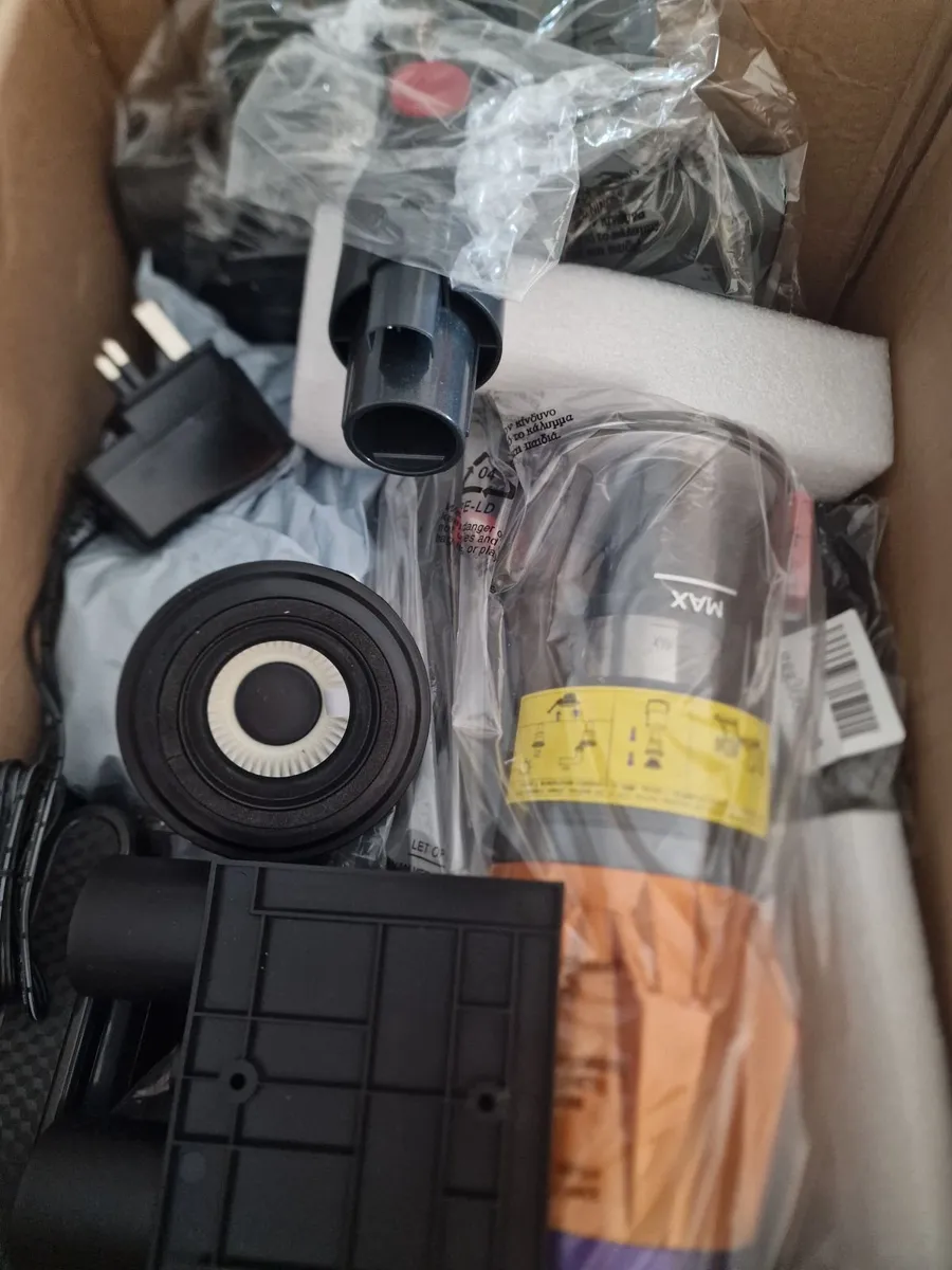 New Cordless Vaccum in Original Box - Image 4