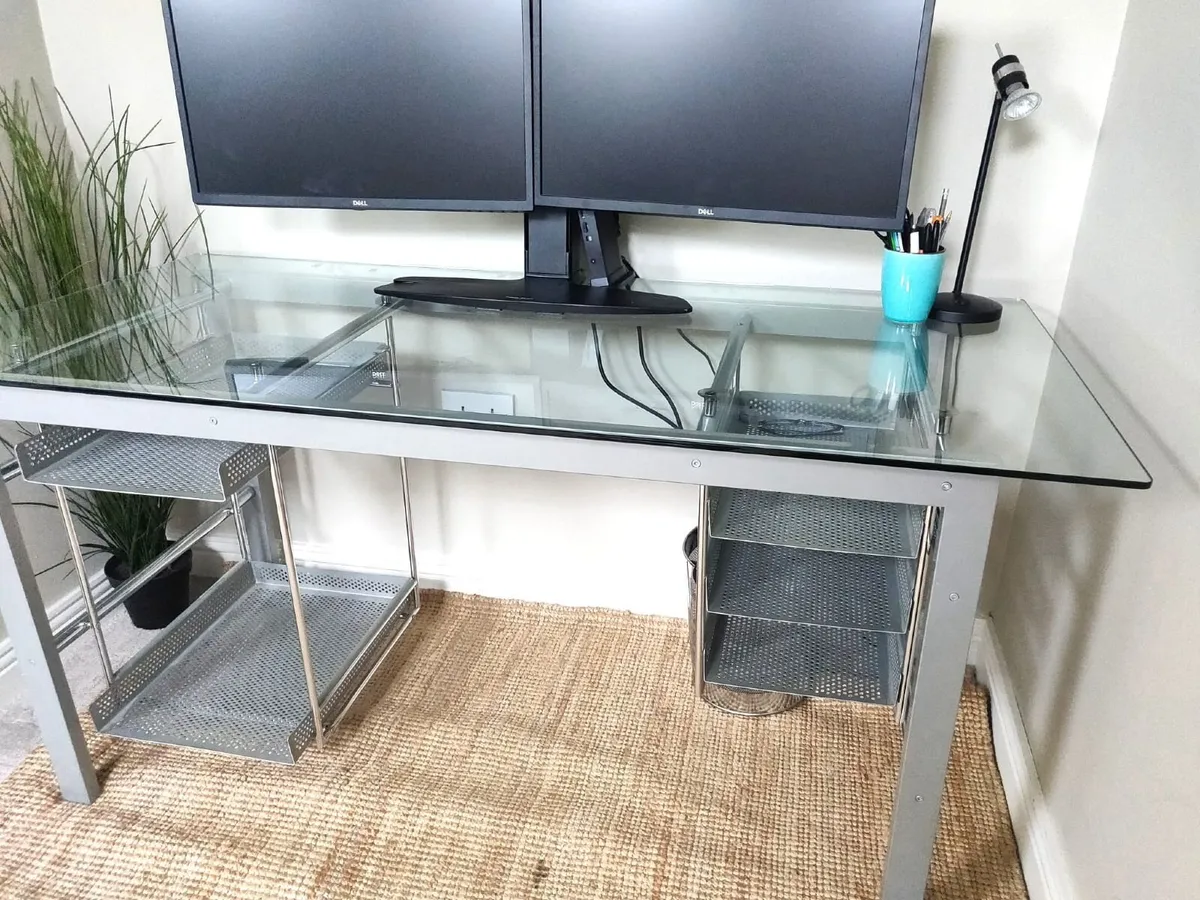 Attractive metal desk with glass top - Image 2