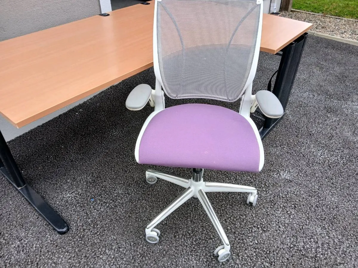 Office desk and chair - Image 1