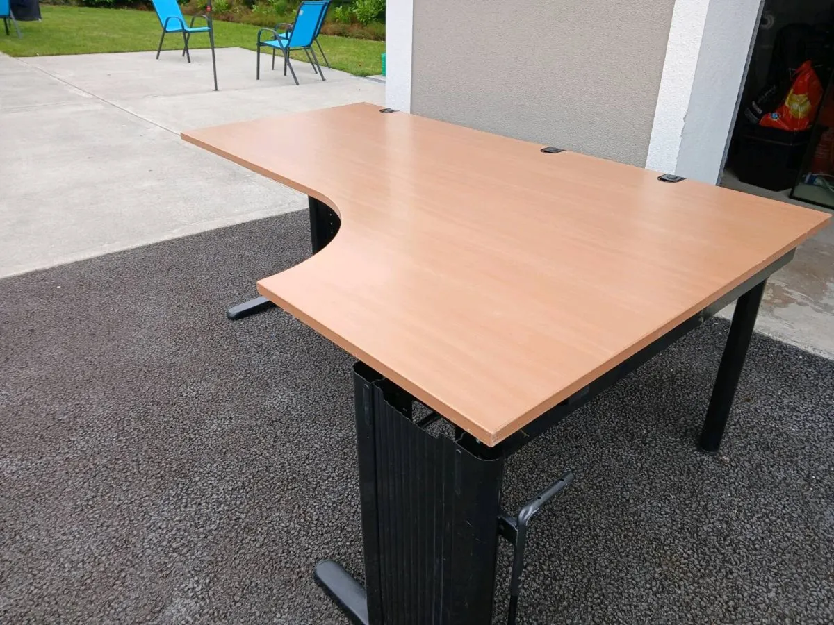Office desk and chair - Image 2