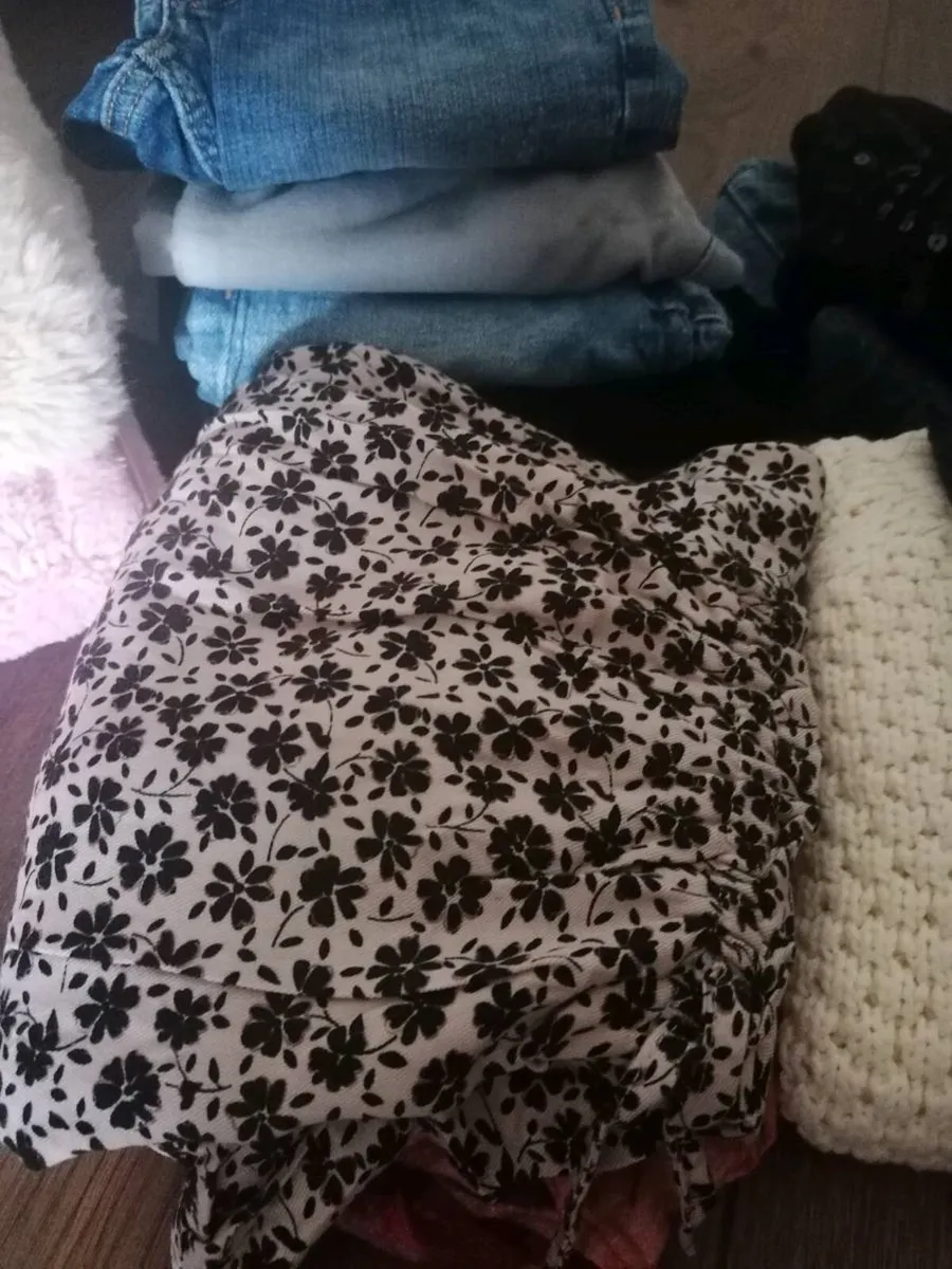 Clothes bundle 8 years old - Image 3