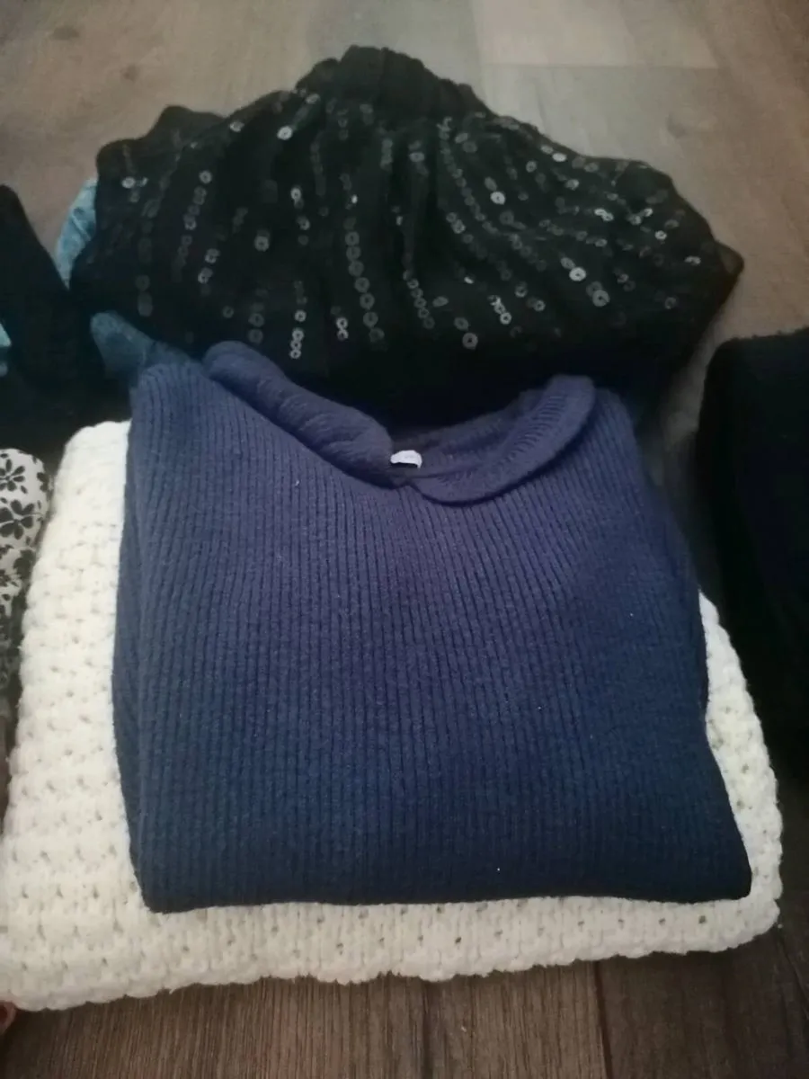 Clothes bundle 8 years old - Image 4