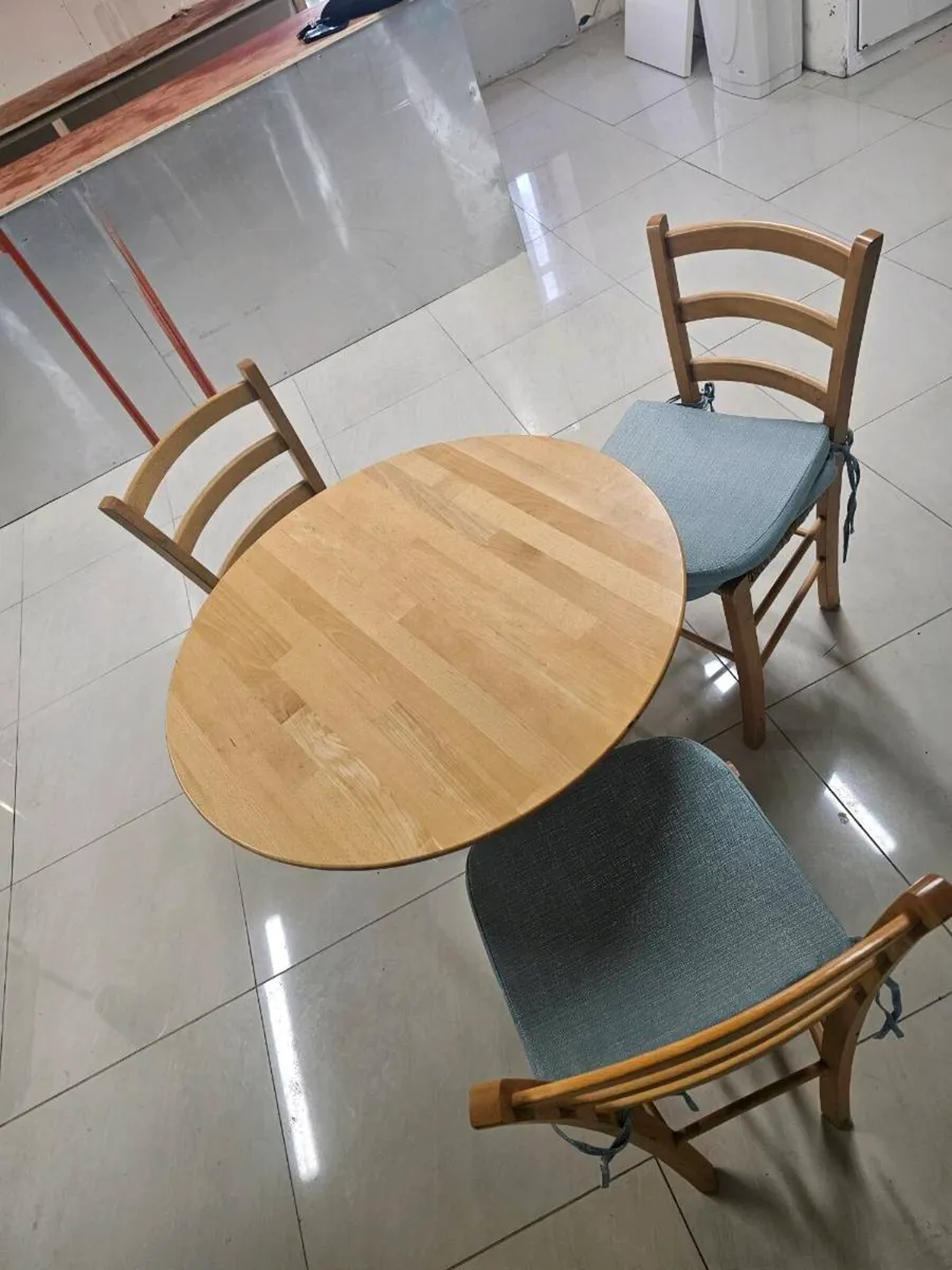 Dining table with Chairs - Image 2