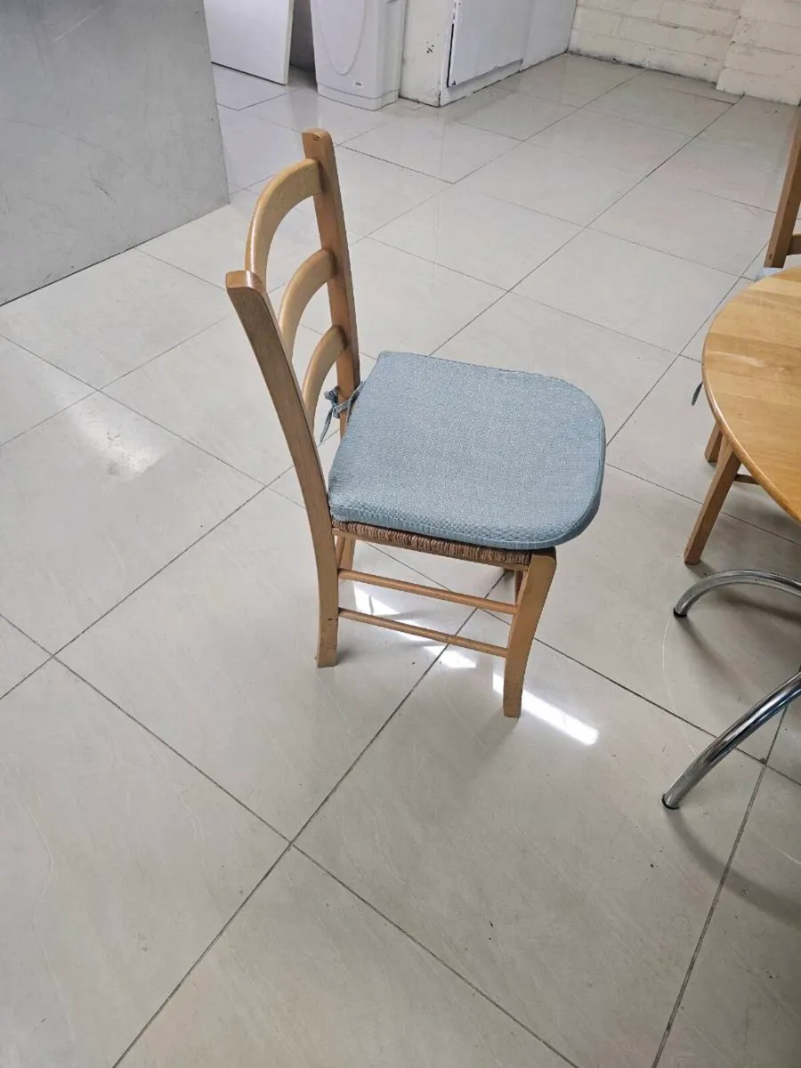 Dining table with Chairs - Image 3