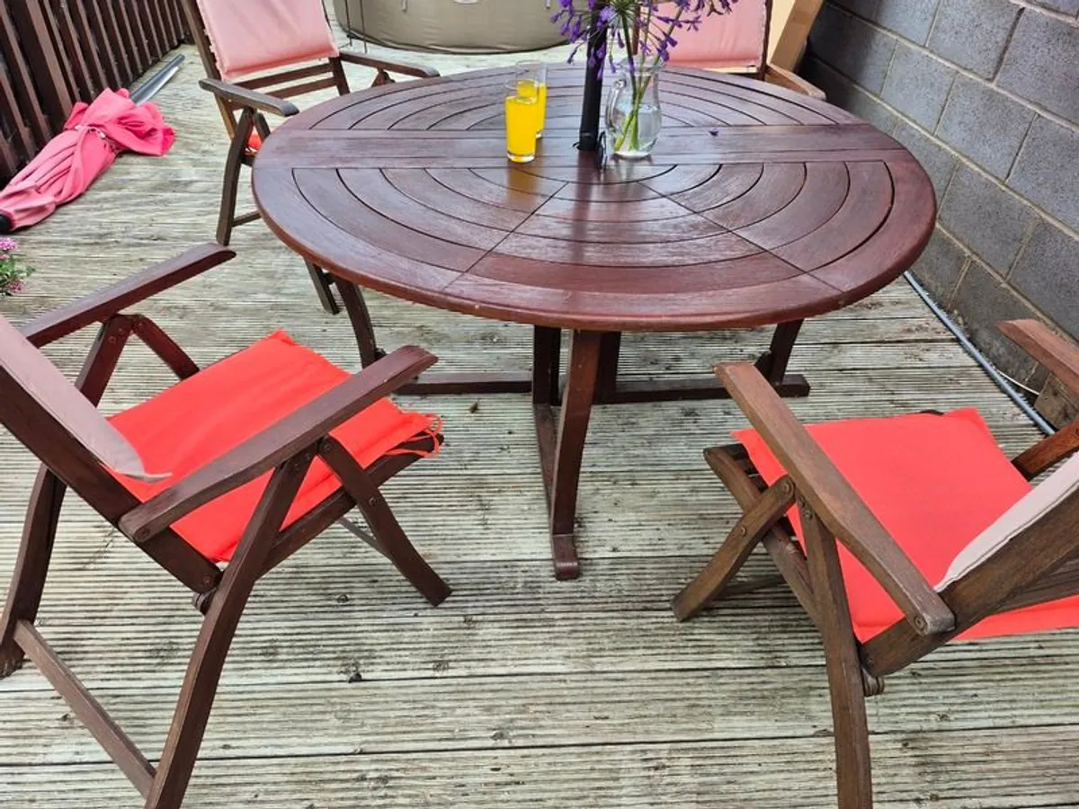 garden table - Image 1
