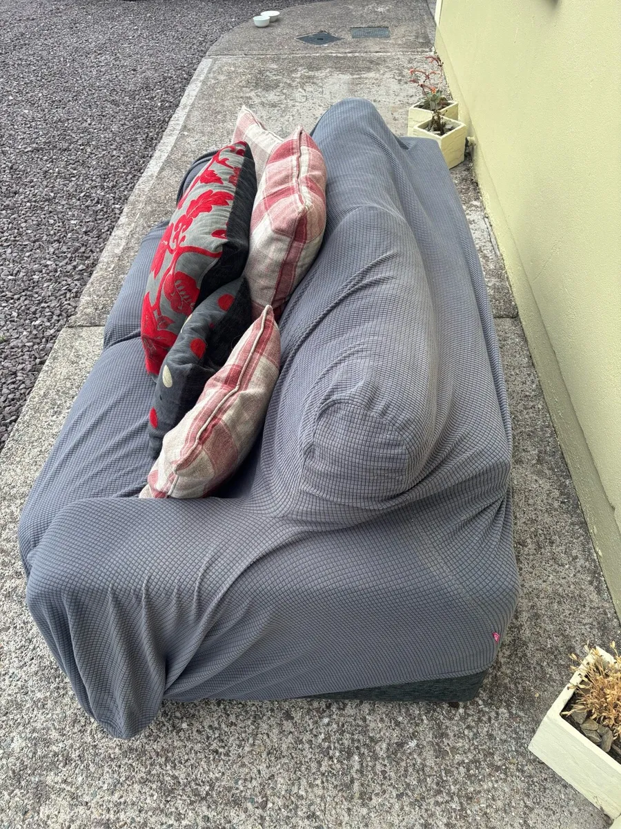 2x 2 seater couch - Image 2