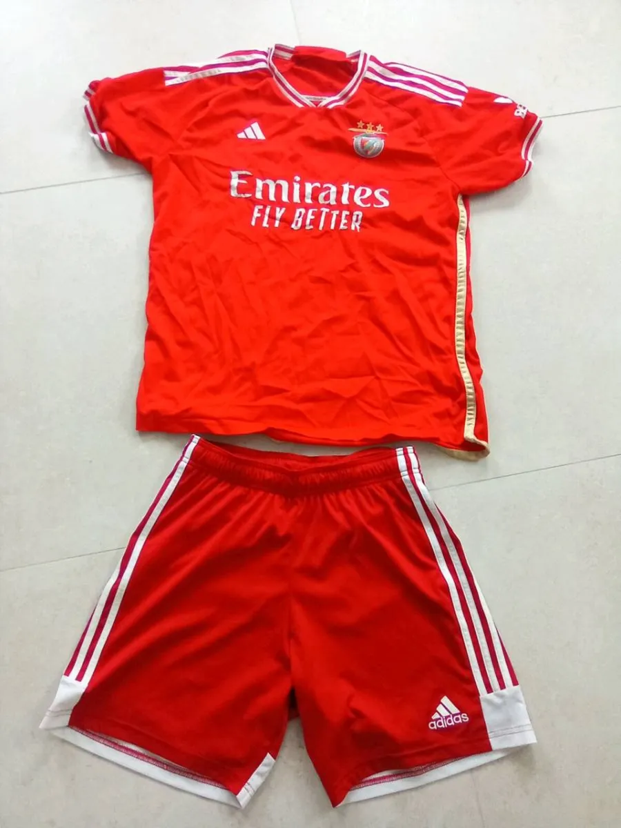 XL.  ADDIDAS.   FOOTBALL.  JERSEY.  AND.  SHORTS - Image 1
