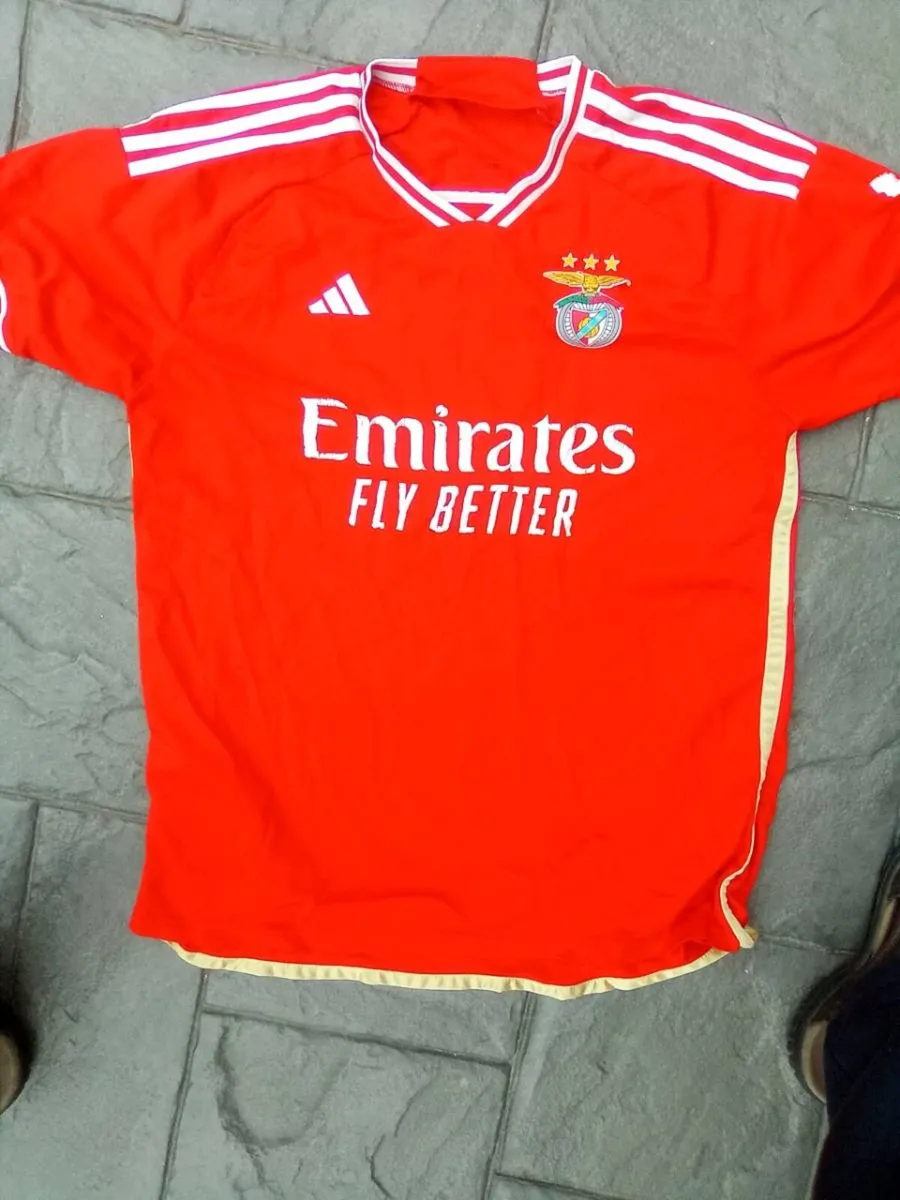 XL.  ADDIDAS.   FOOTBALL.  JERSEY.  AND.  SHORTS - Image 2