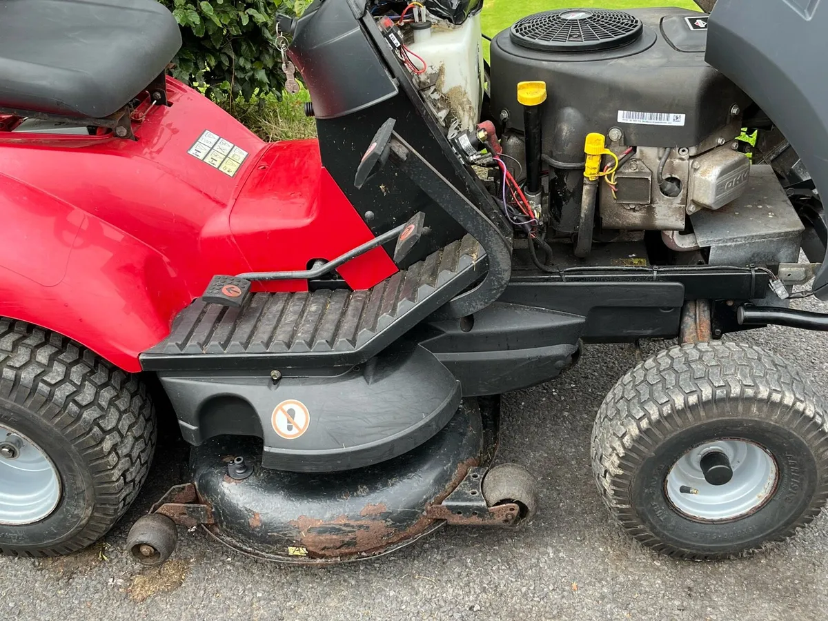 22HP Castlegarden twin cylinder ride on lawnmower - Image 3