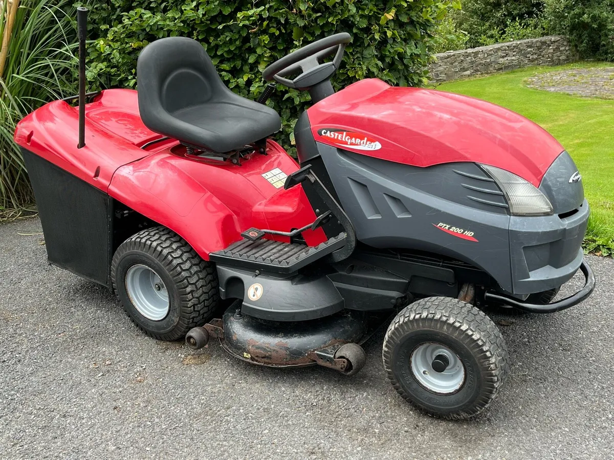 22HP Castlegarden twin cylinder ride on lawnmower - Image 1
