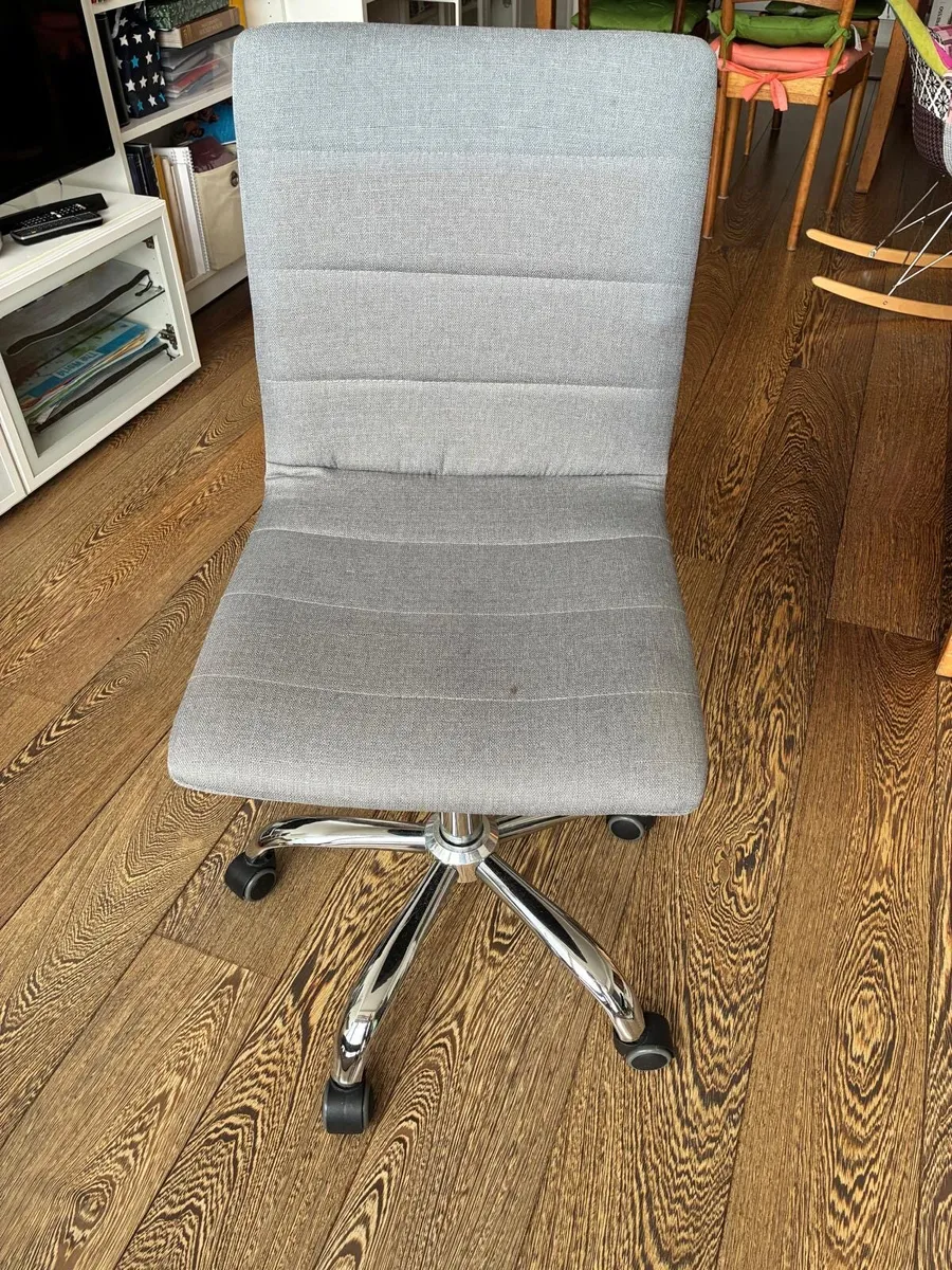 Beautiful Desk chair - Image 1