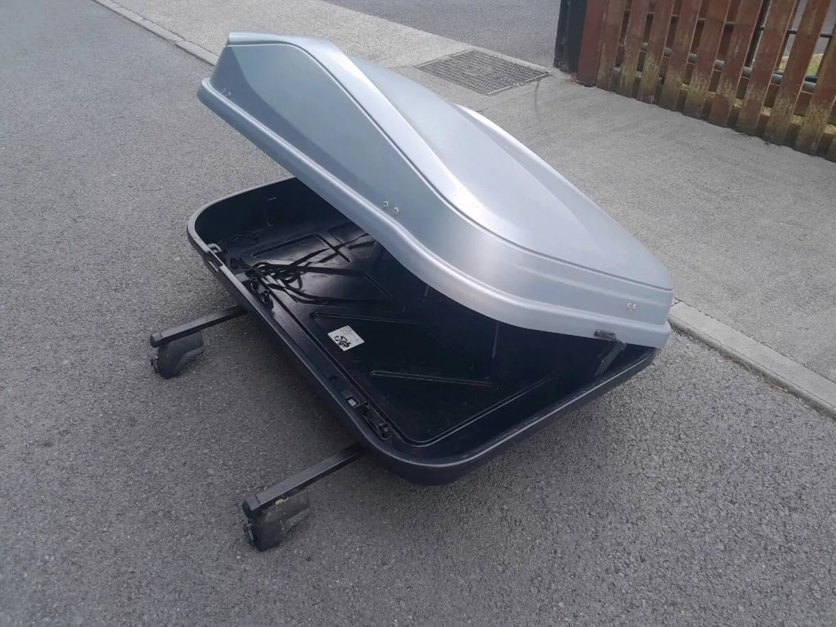 Travel roof box - Image 1