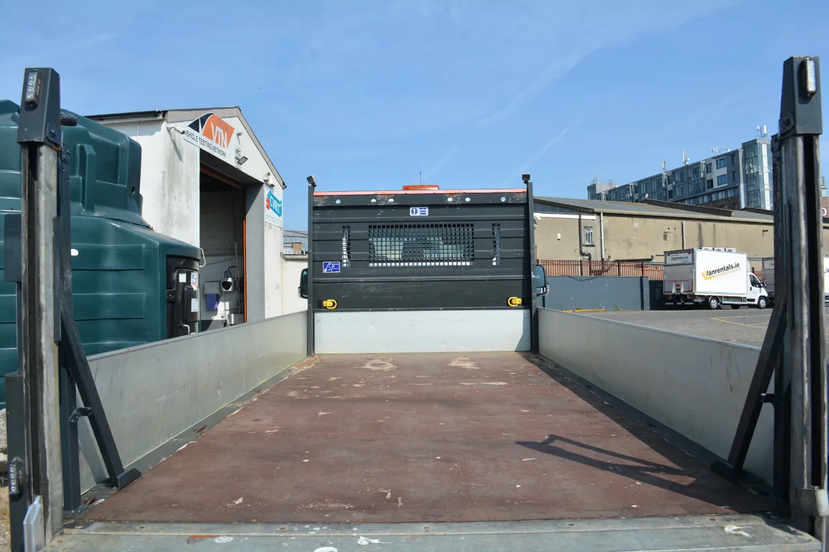Mercedes-Benz Sprinter Dropside & Tail Lift - Image 2