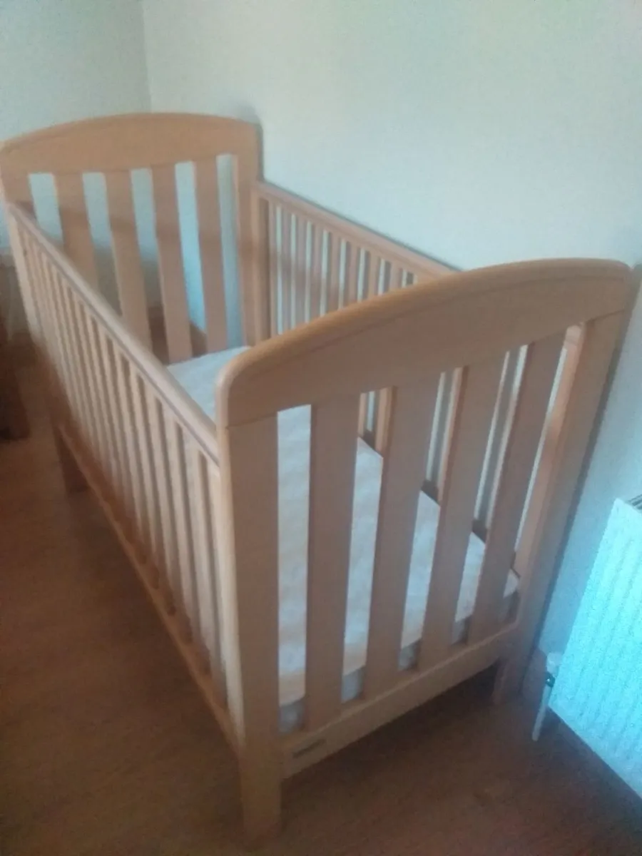 Mamas and Papas cot - Image 4
