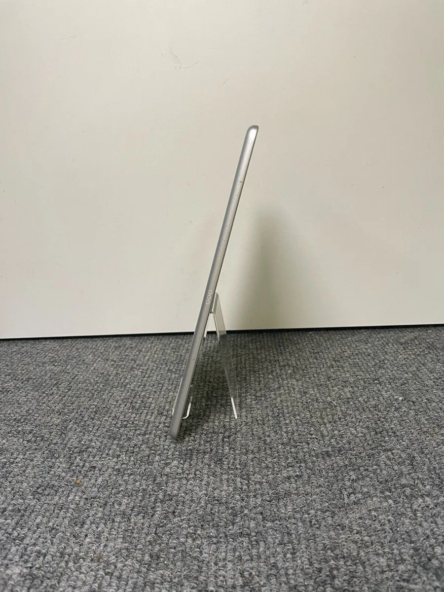 Apple Ipad 8th Generation - Image 4