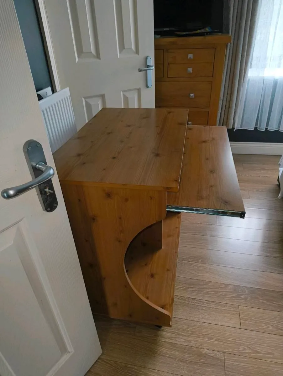 Computer desk - Image 2