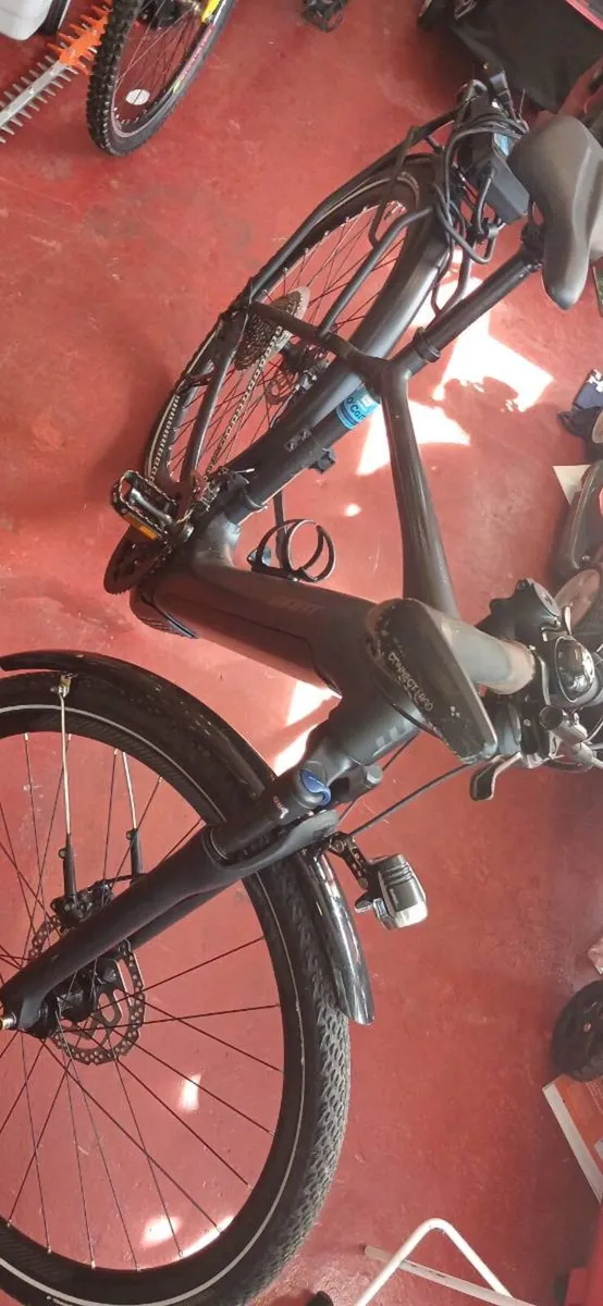 GIANT EXPLORE BATTERY ROAD BIKE - Image 1