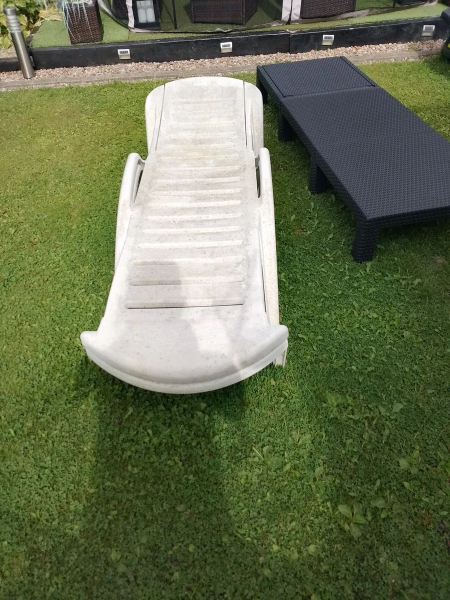 Two loungers - Image 1