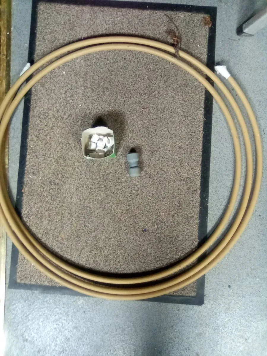 5.  METRES.  QUALPLAST.  PIPING. CLIPS.   FITTING. - Image 1