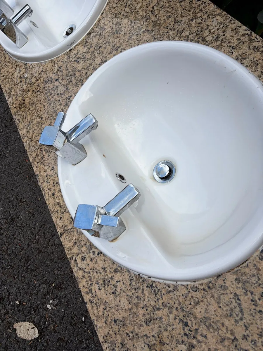 Double sink with granite worktop - Image 4
