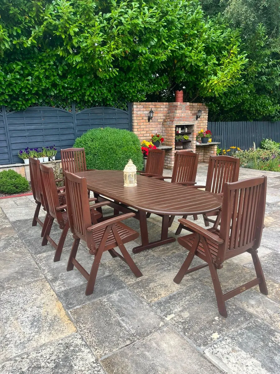 8 seater oak table and chairs - Image 1
