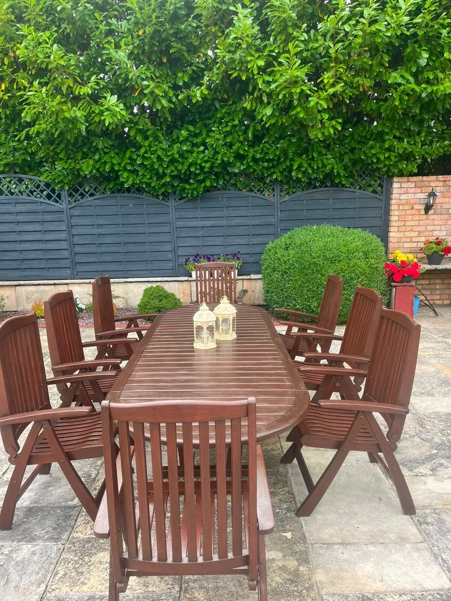 8 seater oak table and chairs - Image 3