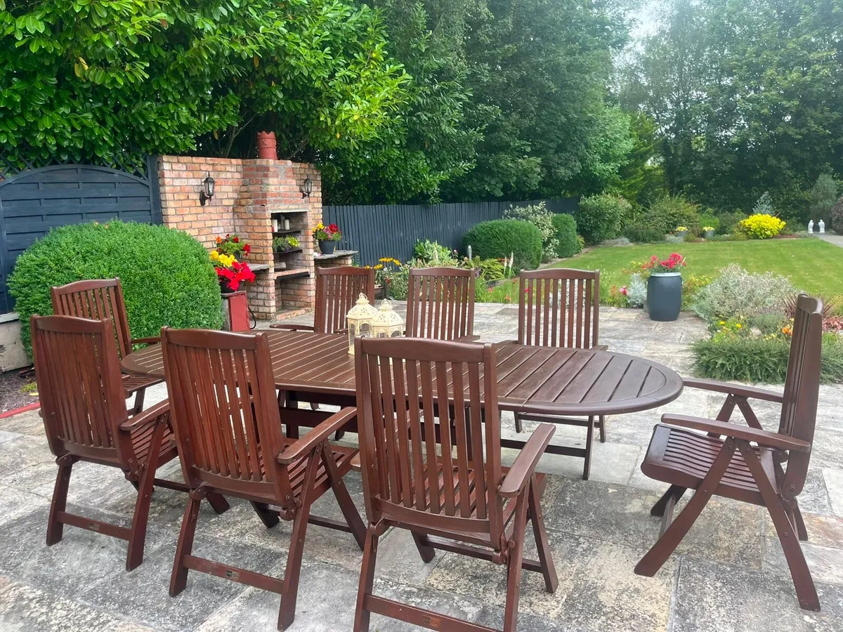 8 seater oak table and chairs - Image 4