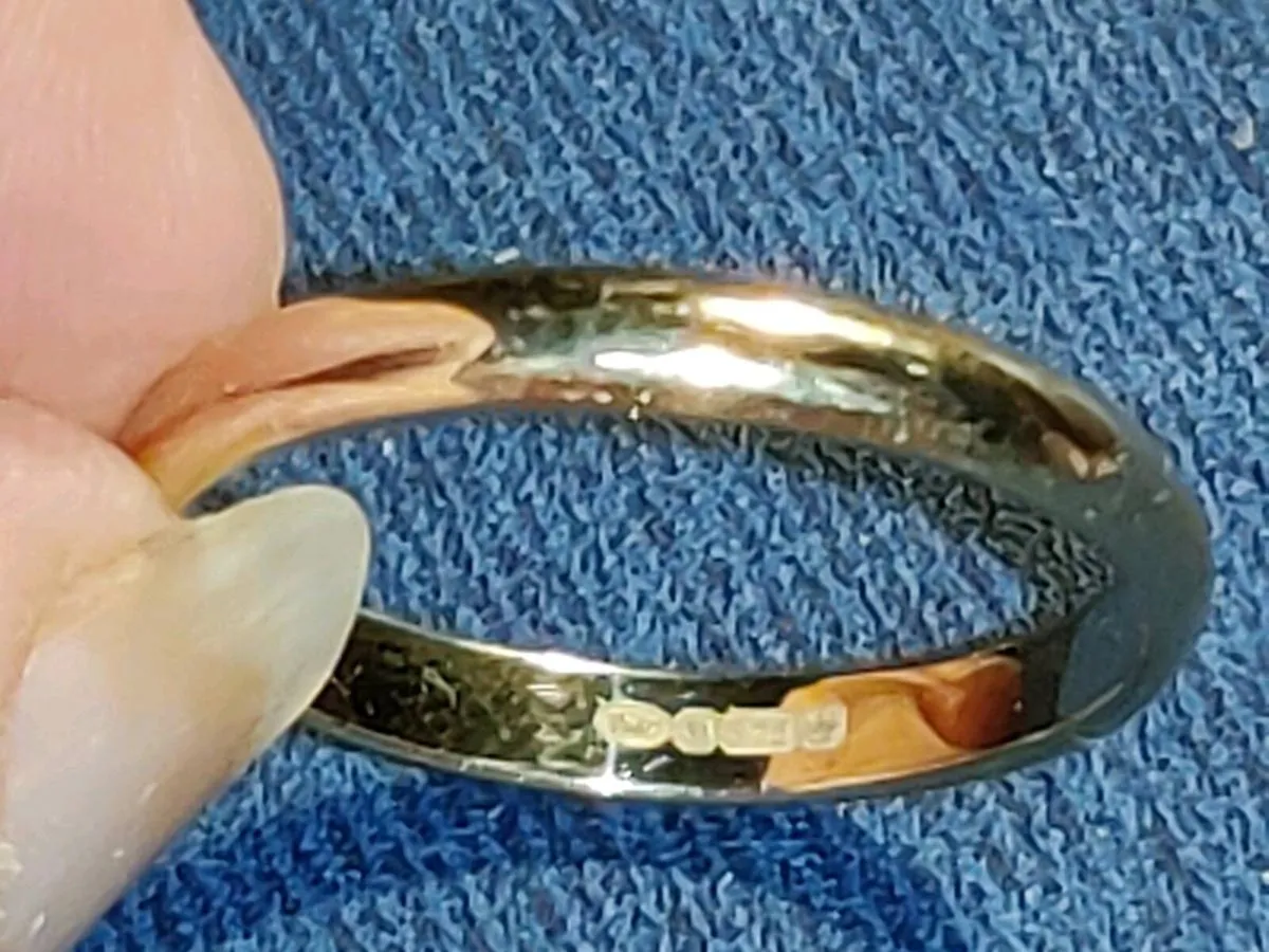 BRAND NEW D-SHAPED WEDDING, 9CT THICK Gold Ring ! - Image 1