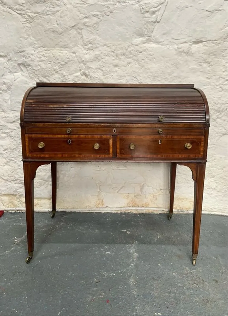 Early 19th Century Regency Mahogany Cylinder Bureau. - Image 1