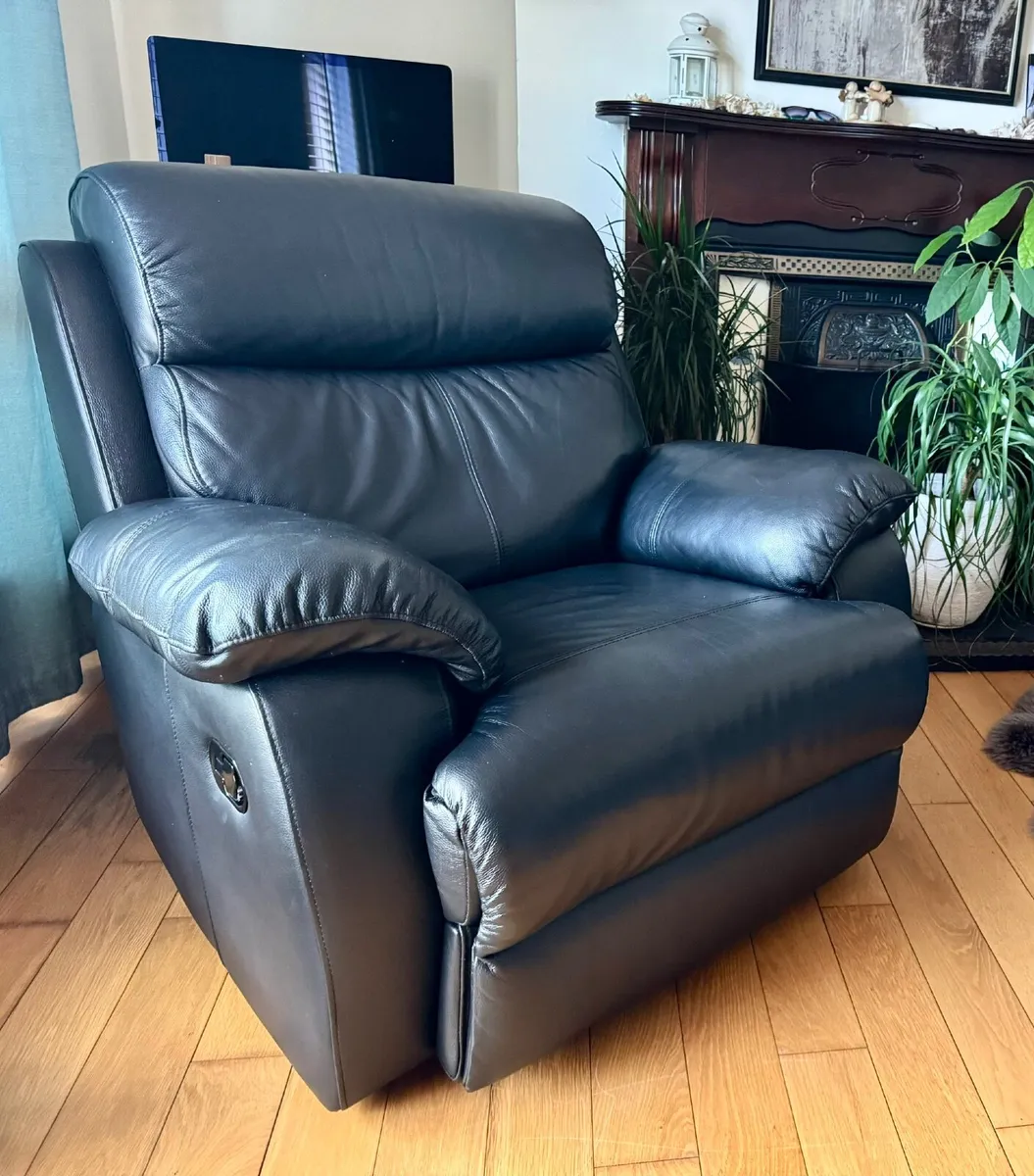Harvey Norman Recliner sofa 1-seater - Image 1